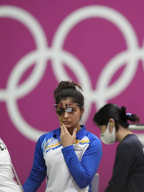 veilVista's tweet photo. Breaking News: 

➡️ Manu Bhaker reaches final in 10m air pistol shooting event.

#Paris2024 
#Gold 
#OlympicGames 
@Media_SAI @WeAreTeamIndia
#Cheer4Bharat 
#TeamIndia https://t.co/439VLoKLEW
