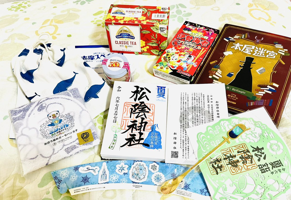謎解き楽しかった📕一個難しすぎて悩んだけどクリアできて良かった〜!

気になってたカレー屋も行けて良かった。焼き🍎が美味しいらしいので季節になったらまた行きたい。

エルサのフローズンも美味しかった❄️
スリーブがシールになっててお持ち帰りした。

お土産沢山嬉しい大事に食べる〜✨ 