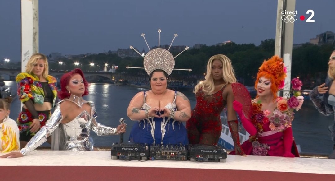 🤨🤨
#AyaNakamura 
#JO2024 
#ceremoniedouverture