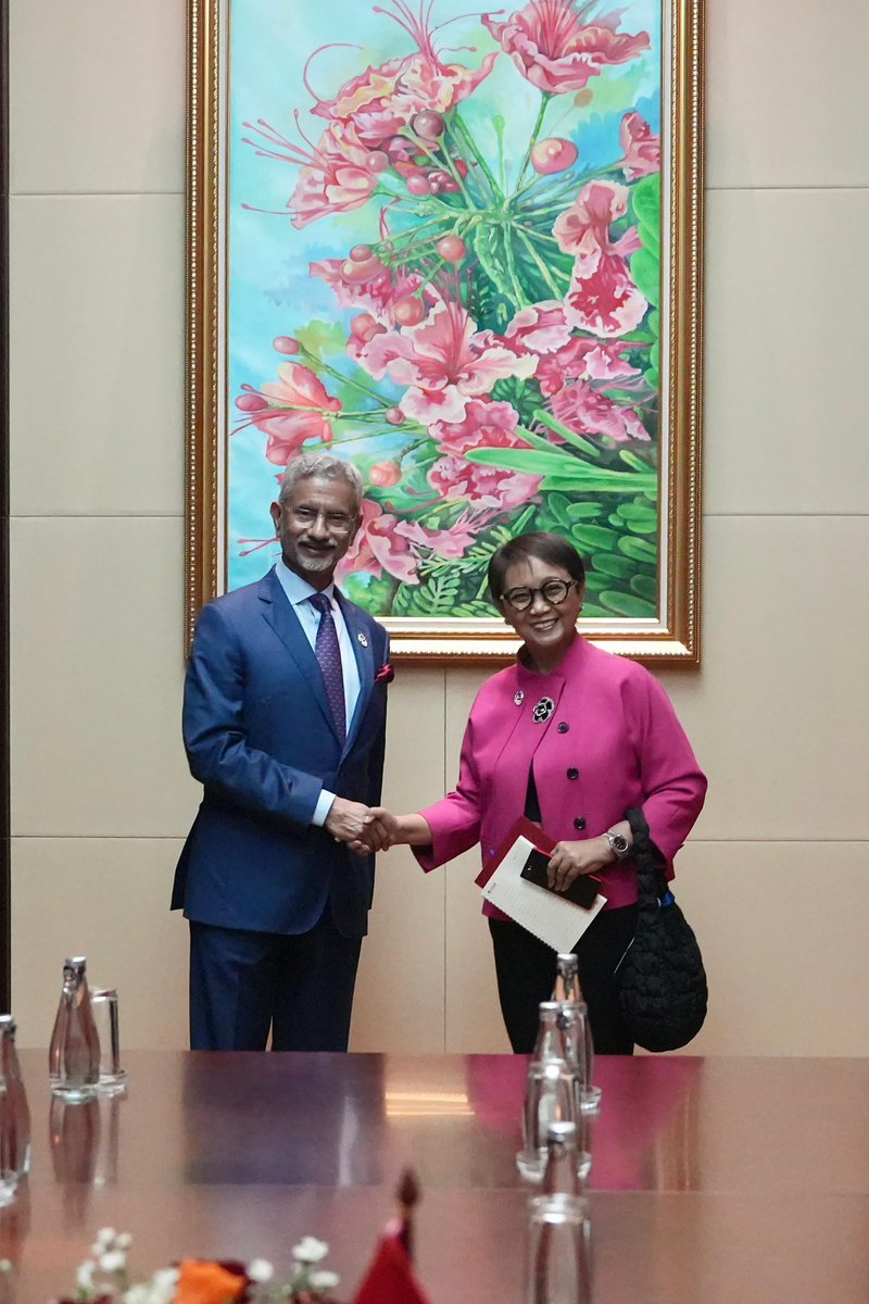 Menlu_RI's tweet photo. Pleased to meet FM @DrSJaishankar of India (26/7). As we mark the 75th anniversary of Indonesia-India diplomatic relations, look forward to increase cooperation on food security, climate change &amp; digital transformation. Shared views on the importance of peace in #Palestine https://t.co/mVCoIWAyD8