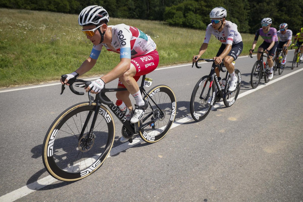 🇨🇿 #czechtour

🚴🏼‍♂️ In the climb the breakaway lost a man but gained some advantage: 1'15'' over the peloton with 42KM to go