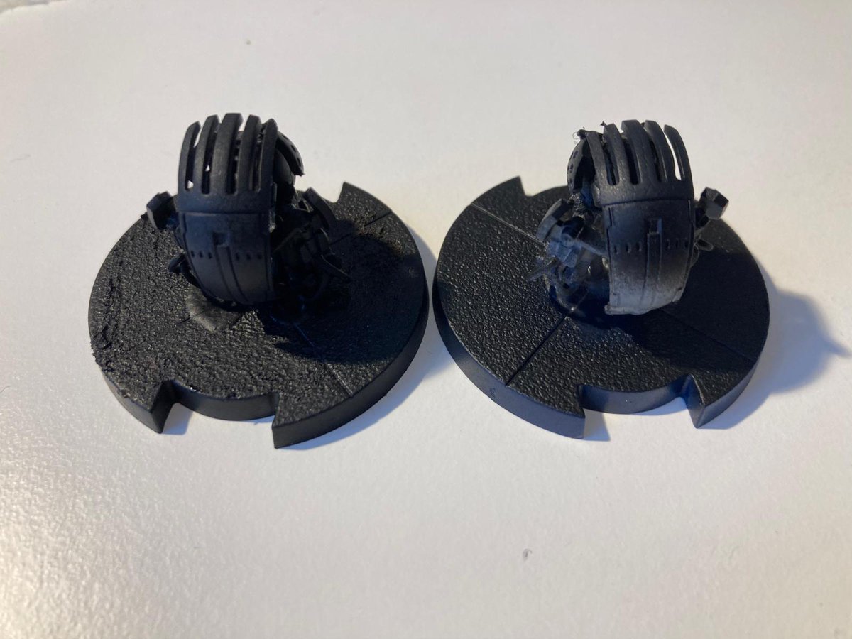 While I had the primer out, I did these rolling droidekas! 

#wargaming #minipainting