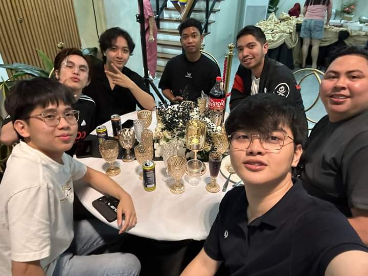 V33niveeni's tweet photo. GV GV lng daw sa mpl sabi ni oheb hahahaha cuties https://t.co/unLls0tdFa