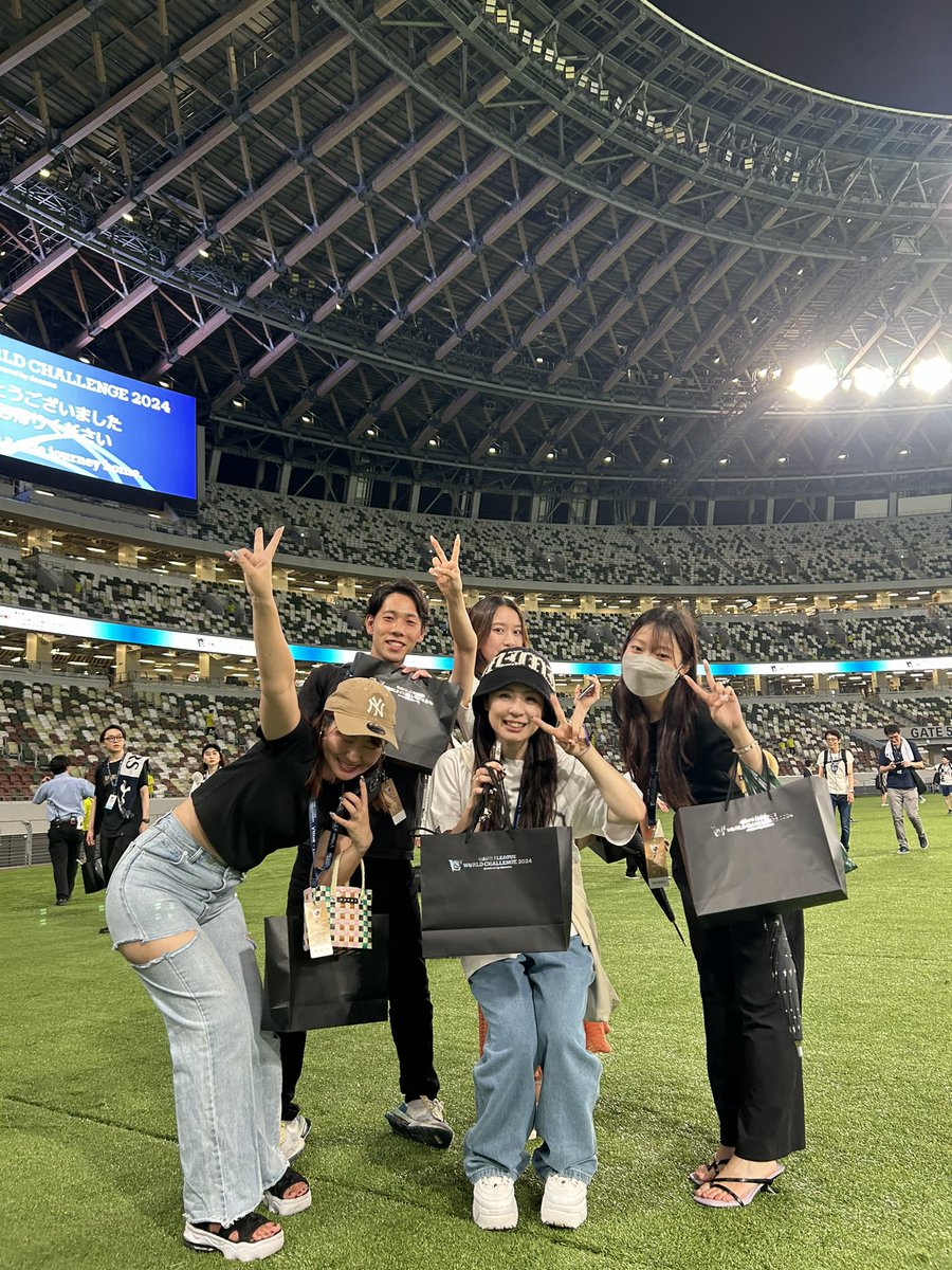 Spurs__JPN's tweet photo. ✌️

#会いたかったスパーズ
#行くぞスパーズ
#COYS
#SpursJP https://t.co/TvtFhMwGTo