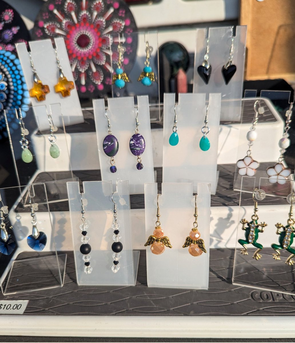 LouchElaine's tweet photo. Another Sat morning at Elora market. Hoping for a good day to help get me through the month.
I sell crafts to supplement my ODSP income https://t.co/YZ86WjZBzE