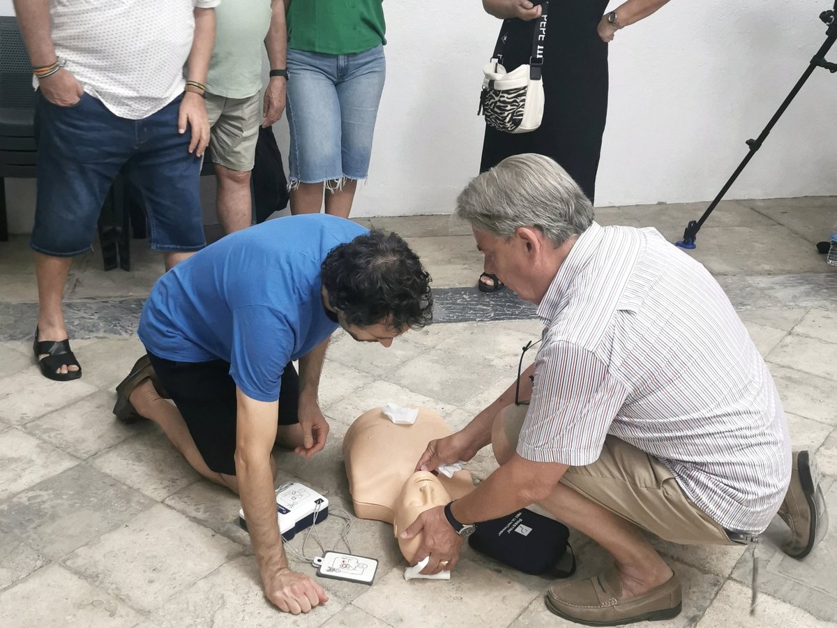 aulapensamiento's tweet photo. Más de 50 personas participaron en la Jornada Formativa de RCP. 
Gracias a nuestros compañeros profesionales sanitarios que realizaron la formación y gracias también al IES La Zafra por su colaboración. 
#AuladePensamiento #PatiodelosIngenios #Motril #Granada https://t.co/DO6Nwk3VP1