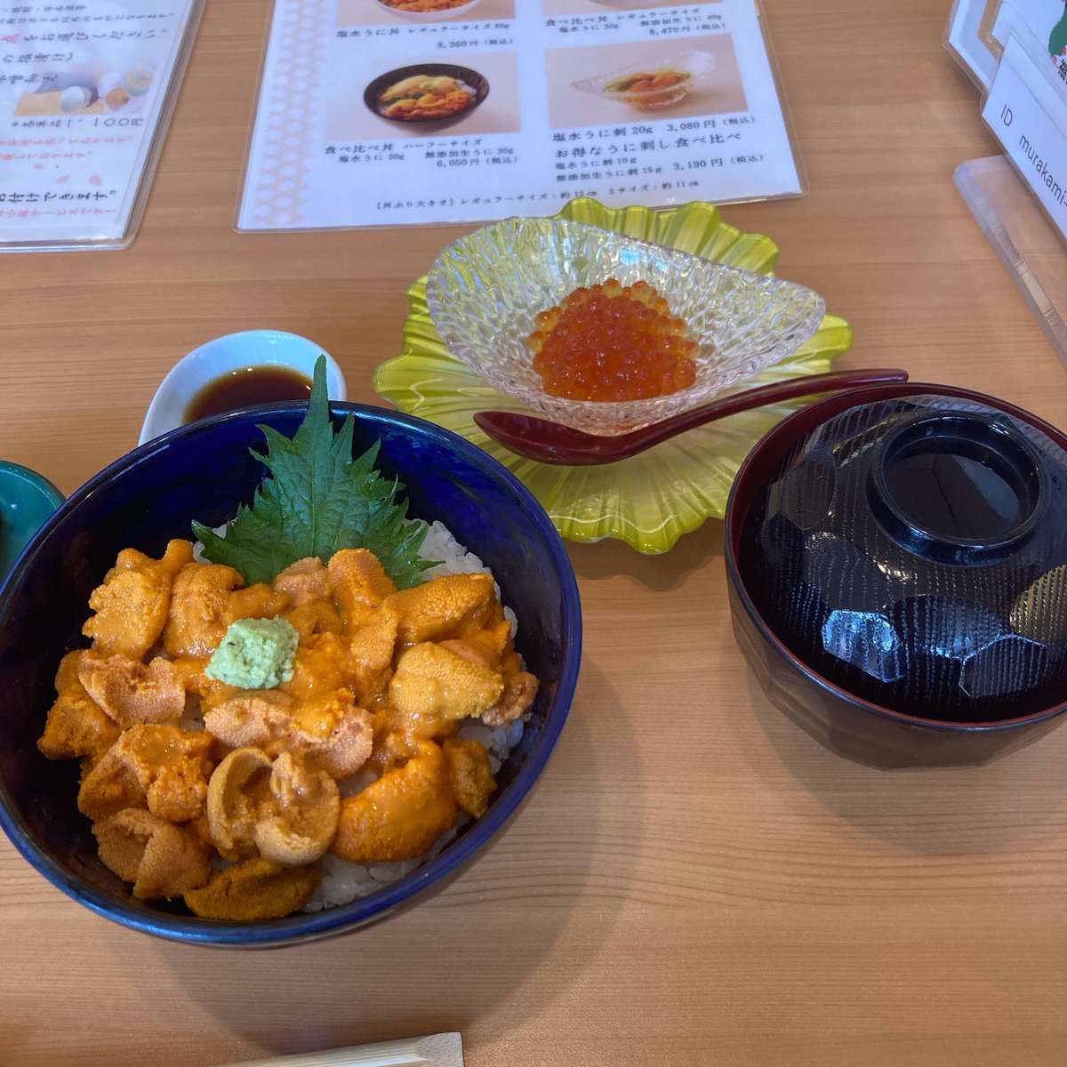 ogure23's tweet photo. おそらく最初で最後の北海道かもです

#ウニ丼 #夕張メロン #ヒグマ #毛蟹 https://t.co/70aB4touni