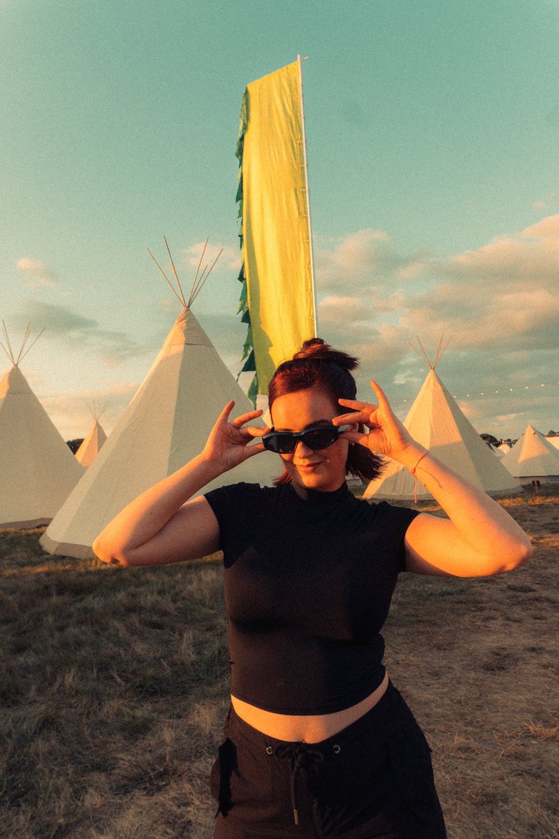 Fourth Daughter (@iam4thdaughter) on Twitter photo LOOK WHAT IāVE DONE. First big festival appearance in the bag and it was class. Thank you to <a href="/bbcintroducing/">BBC Music Introducing</a> for having me at <a href="/LatitudeFest/">Latitude Festival</a>
P.s. Iām TRACK OF THE WEEK on <a href="/bbcintroducing/">BBC Music Introducing</a> <a href="/BBCRadioScot/">BBC Radio Scotland</a> š«”āļøš§” LOOK WHAT IāVE DONE. First big festival appearance in the bag and it was class. Thank you to <a href="/bbcintroducing/">BBC Music Introducing</a> for having me at <a href="/LatitudeFest/">Latitude Festival</a>
P.s. Iām TRACK OF THE WEEK on <a href="/bbcintroducing/">BBC Music Introducing</a> <a href="/BBCRadioScot/">BBC Radio Scotland</a> š«”āļøš§”