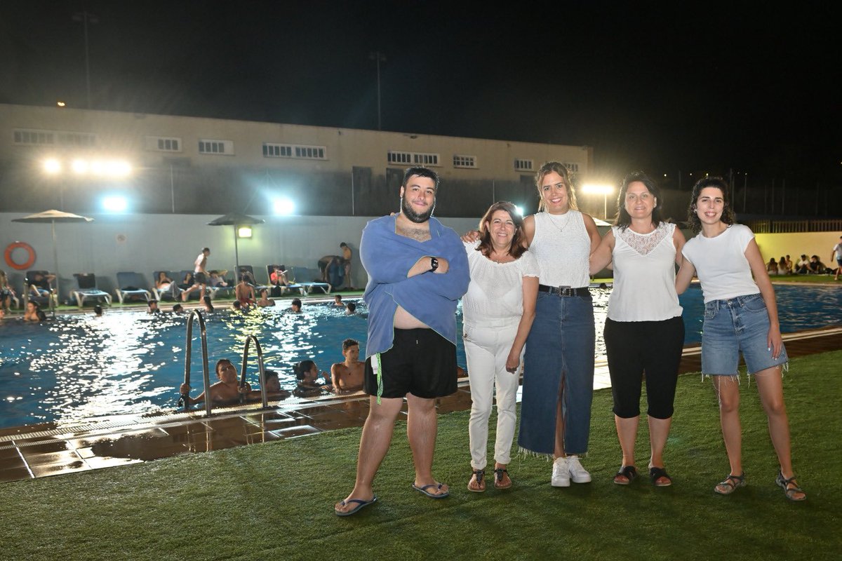 OdenaCat's tweet photo. 💦🤩 Diversió remullada a la festa Ibiza Pool Party que vam celebrar ahir nit a la Piscina Municipal d’#Òdena a càrrec de Gargantua Odonenca https://t.co/lgjke8Lg0U