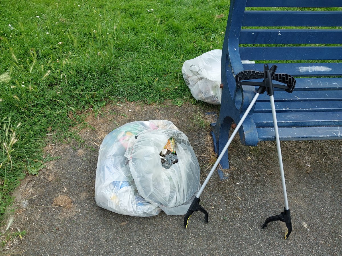HalesowenWMP's tweet image. Great work today conducted by Halesowen`s PCSO`s supporting our Local residents and Councillor on a clean up operation at Bernard Oakley park, lots of rubbish cleared and trees cut back creating a safer environment for all who use the area. #keepingourspacescleanandsafe