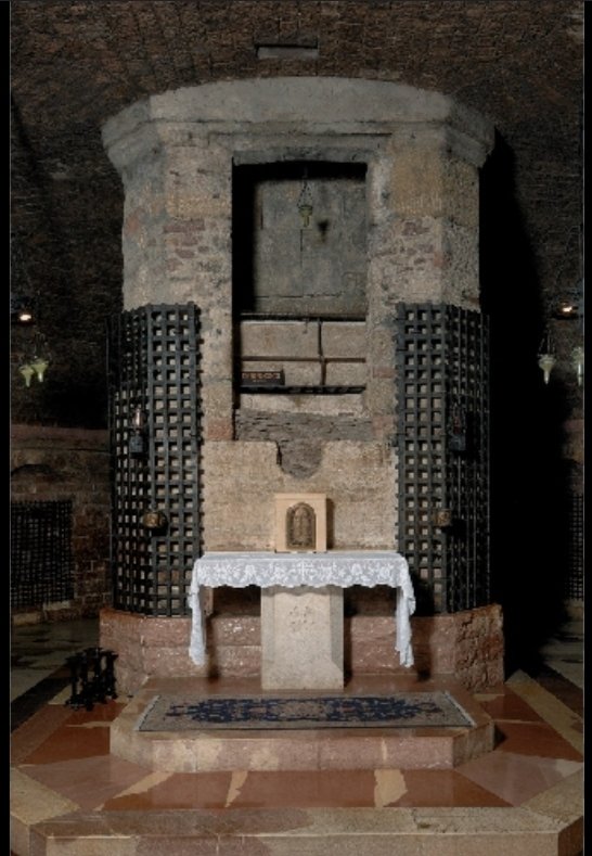 Aiutaci, san Francesco d'Assisi, ad avvicinare alla Chiesa e al mondo di oggi il Cristo. Aiutaci a tradurre tutto ciò in semplice e fruttifero linguaggio del Vangelo. Aiutaci a risolvere tutto in chiave evangelica, affinch Cristo  possa essere via, verità e vita