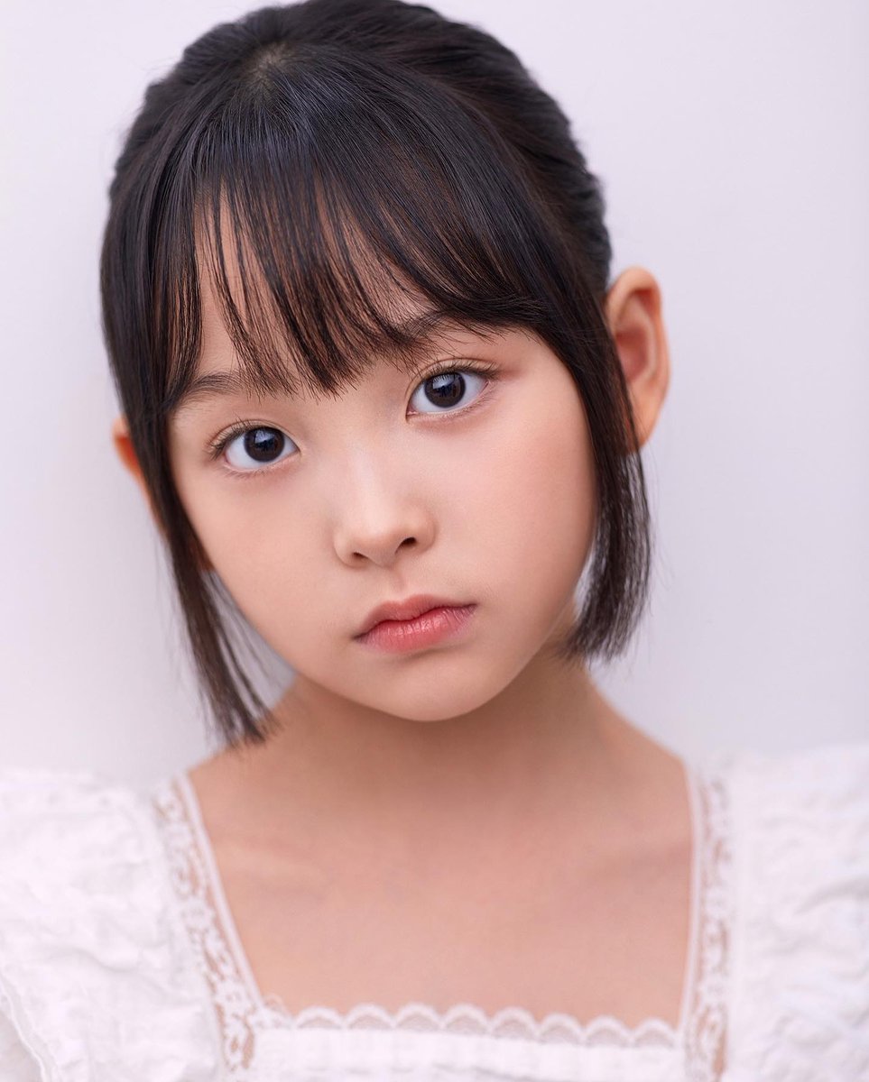 bibblediary's tweet image. ㅤㅤ
ㅤㅤ
" Daddd .. Onty... " teriaknya karena mereka terlalu sibuk mengurus sang adik sampai suara ketukan pintu menghentikan kegitannya. Nicole beranjak dari tempat duduknyaa menyambut dan menunggu teman temannya datang. 

ㅤㅤㅤㅤ