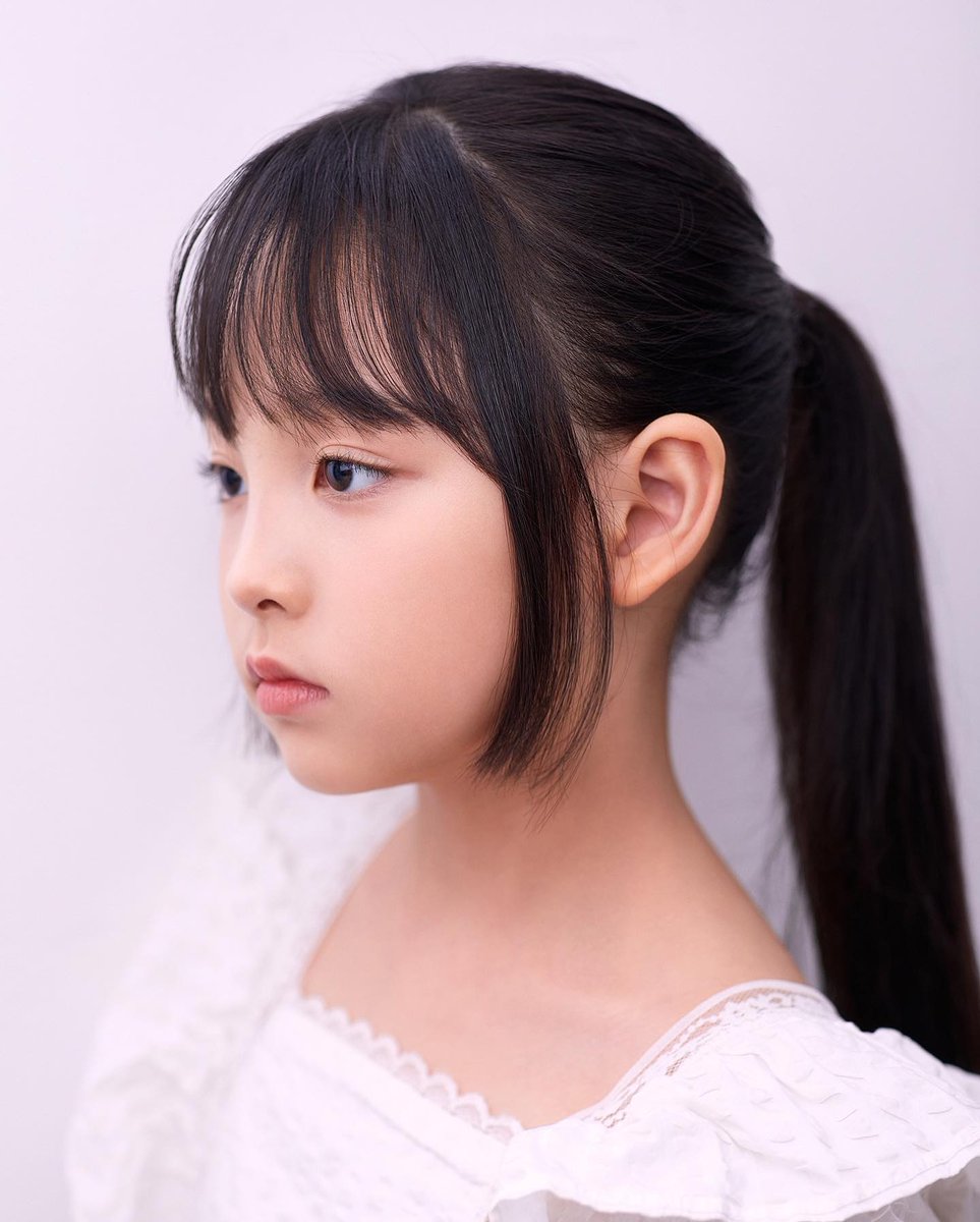 bibblediary's tweet image. ㅤㅤ
ㅤㅤ
" Daddd .. Onty... " teriaknya karena mereka terlalu sibuk mengurus sang adik sampai suara ketukan pintu menghentikan kegitannya. Nicole beranjak dari tempat duduknyaa menyambut dan menunggu teman temannya datang. 

ㅤㅤㅤㅤ