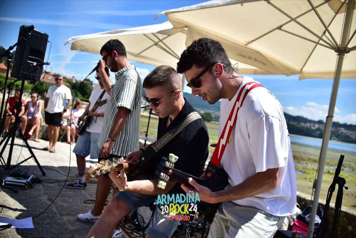 TREMENDA PRIMEIRA SESIÓN VERMÚ 🔥

Con <a href="/LisdexiaO/">LISDEXIA</a> todo é brincar e bailar ata romper as pernaaaas 💥

E con @pirracas_vermouth a calor levouse moito mellor. Tamén cos mangueirazos patrocinados polos veciños 🤣

Grazas a todos por esta primeira sesión vermú! Vémonos á tarde!