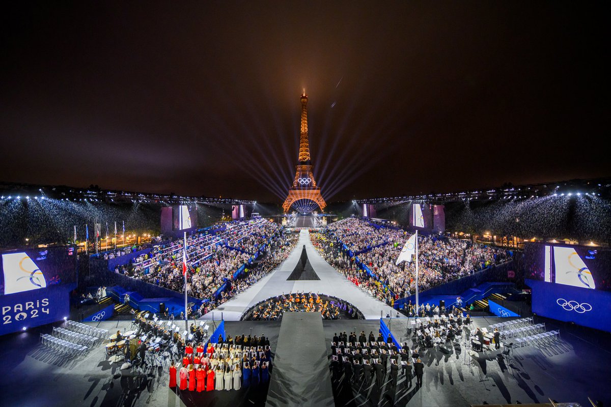 France put on a beautiful spectacle for the #OpeningCeremony  of the #OlympicGames , using the beauty of #Paris as the background instead of a stadium was brilliant.

📷: <a href="/Reuters/">Reuters</a>