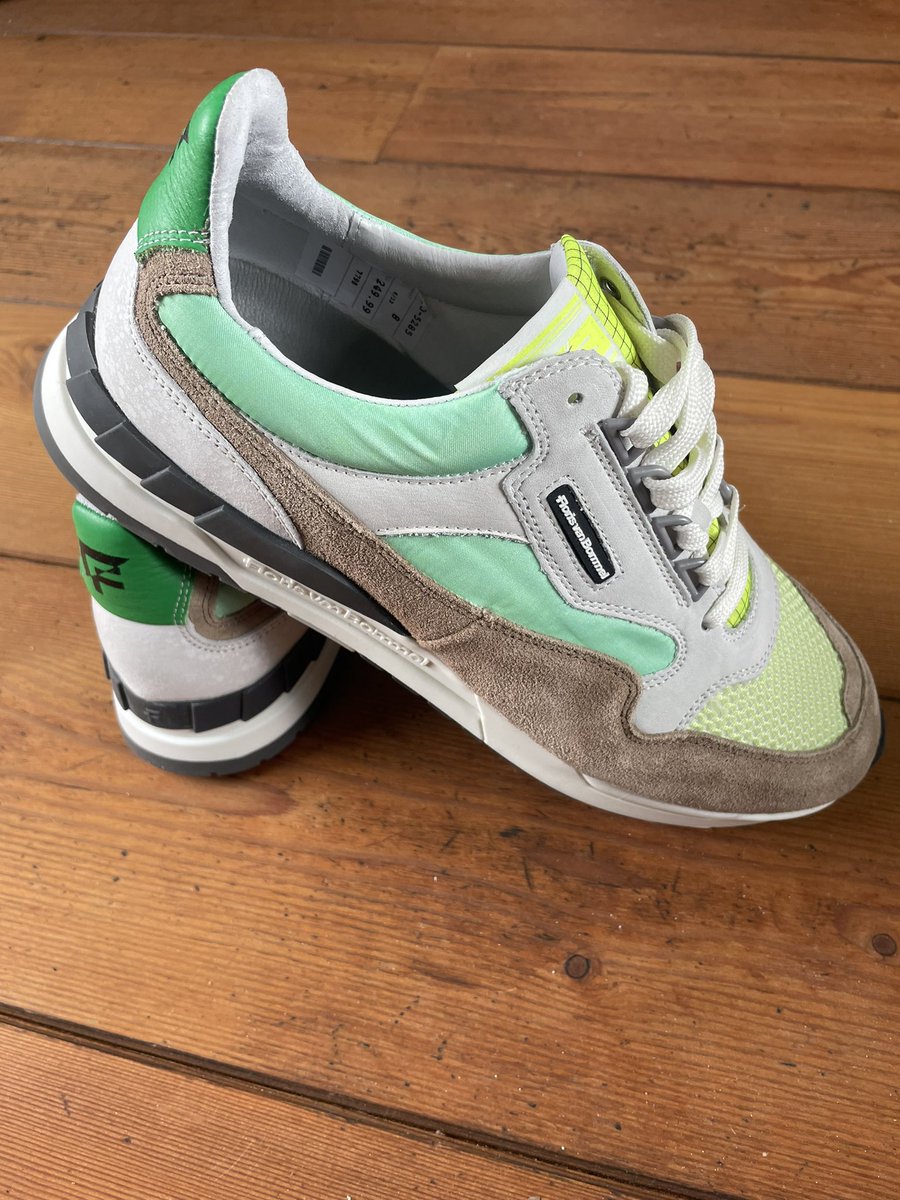 johan05024017's tweet photo. 🎶 mien aolen bennen kapot…🎵
🎵mien aolen bennen kapot…🎶
🎶't is tied veur neije skoenen🎵
#Skik #FlorisVanBommel #nieuweschoenen https://t.co/MdYeYwx9ud