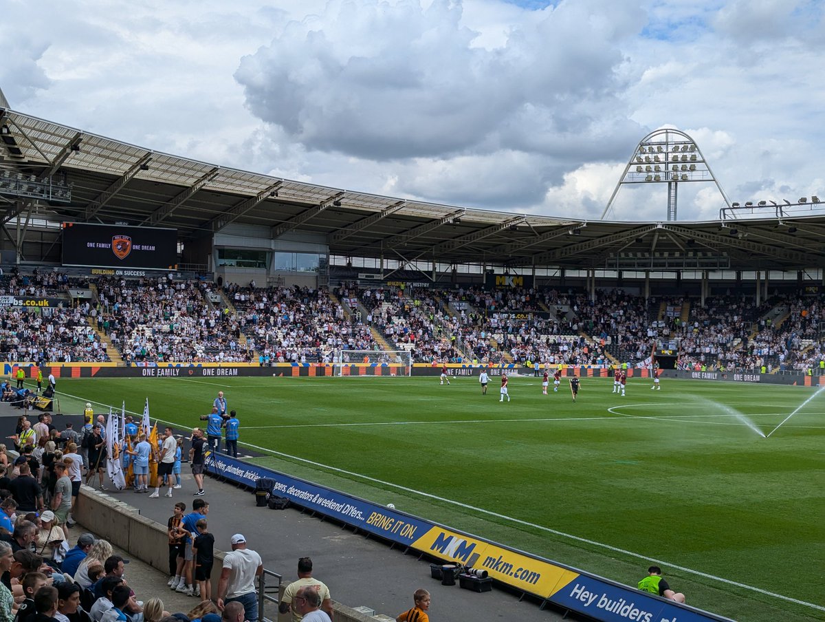 jay_mck's tweet photo. Fair play to the Newcastle fans, turning up in numbers for a preseason friendly. #hullvsnew https://t.co/25DQQ4qSI1