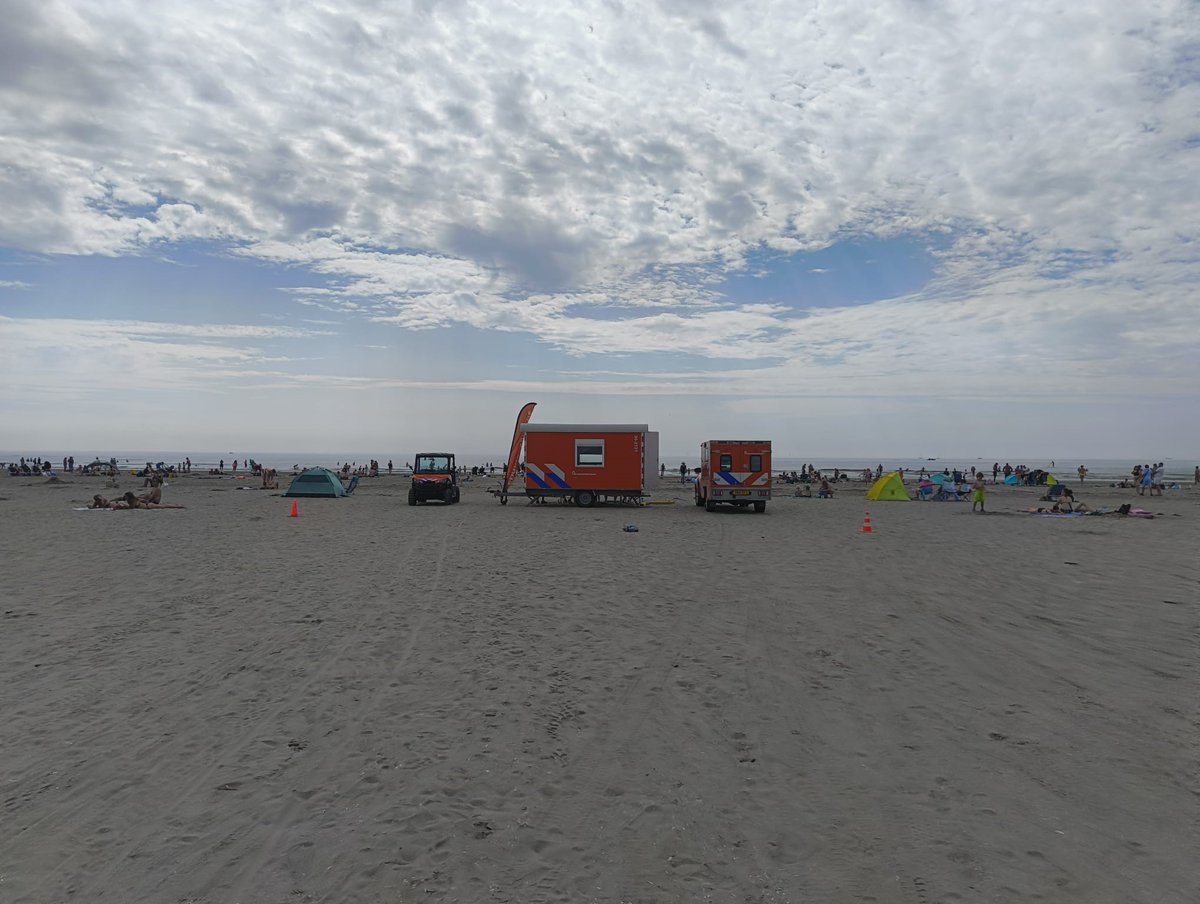 jutterhofgeest's tweet photo. IJmuider Reddingsbrigade staat ook deze zomer weer paraat - https://t.co/ydPoqGpj1e https://t.co/mBJcAh2l7N
