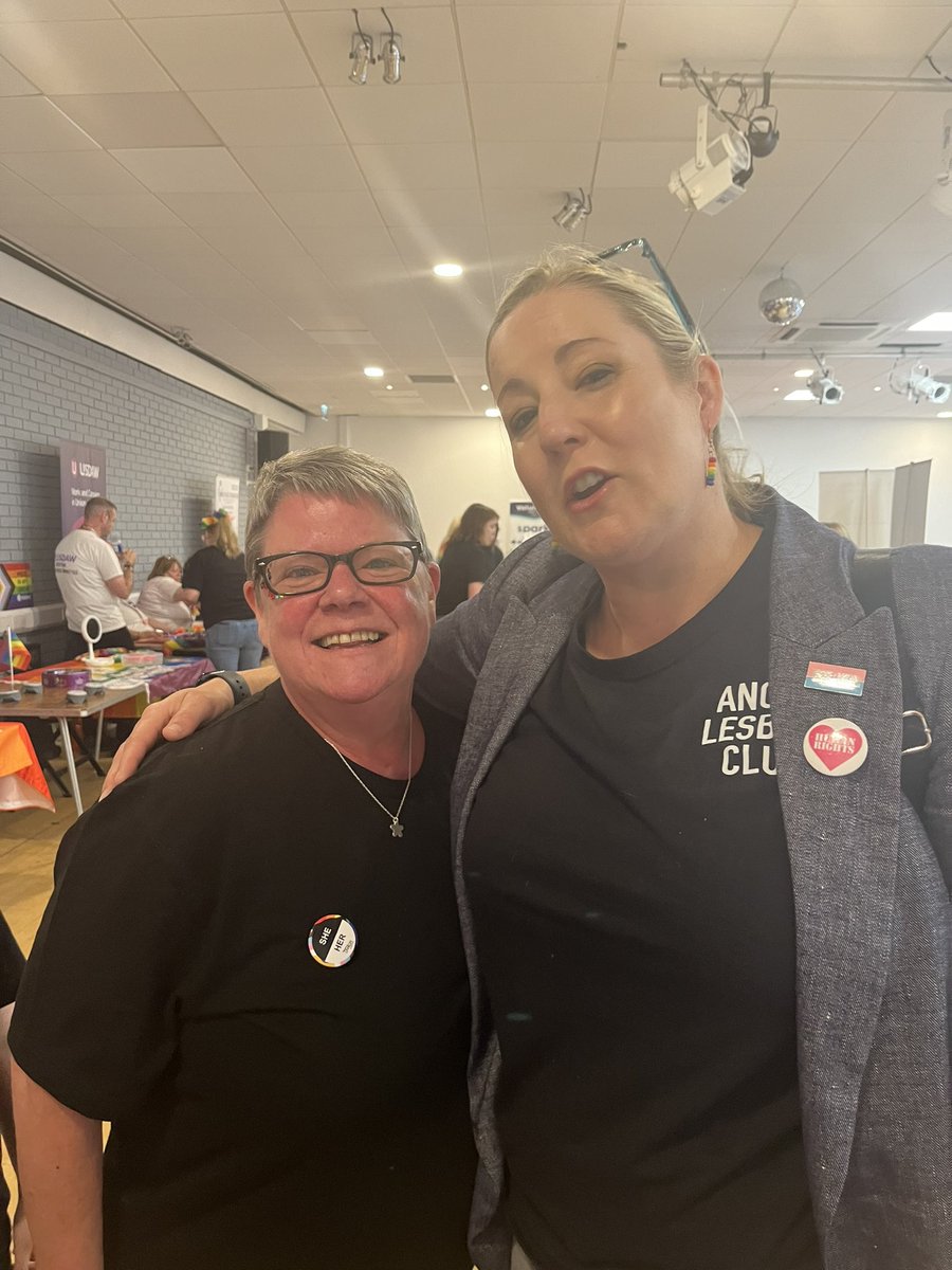 Lovely to meet @HannahB4LiviMP today at West Lothian Pride 🌈