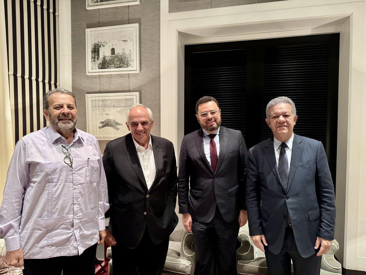 LeonelFernandez's tweet photo. Durante nuestra misión de observación en Venezuela, junto a @ernestosamperp, expresidente de Colombia, hemos sostenido una reunión con el candidato presidencial Antonio Ecarri, del partido Alianza del Lápiz y con Timoteo Zambrano, diputado y Secretario General de Cambiemos Movimiento Ciudadano.