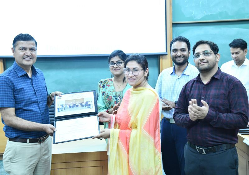 mopr_goi's tweet photo. Organized in collaboration with Department of Rural Development &amp; Panchayati Raj, J&amp;K @jkrddpr, and IIM Jammu @IIMJammu, this programme exemplifies the commitment of Ministry of Panchayati Raj @MoPR_GoI to empowering States &amp; Union Territories to spearhead innovative initiatives. https://t.co/ewOAzeVF4Q