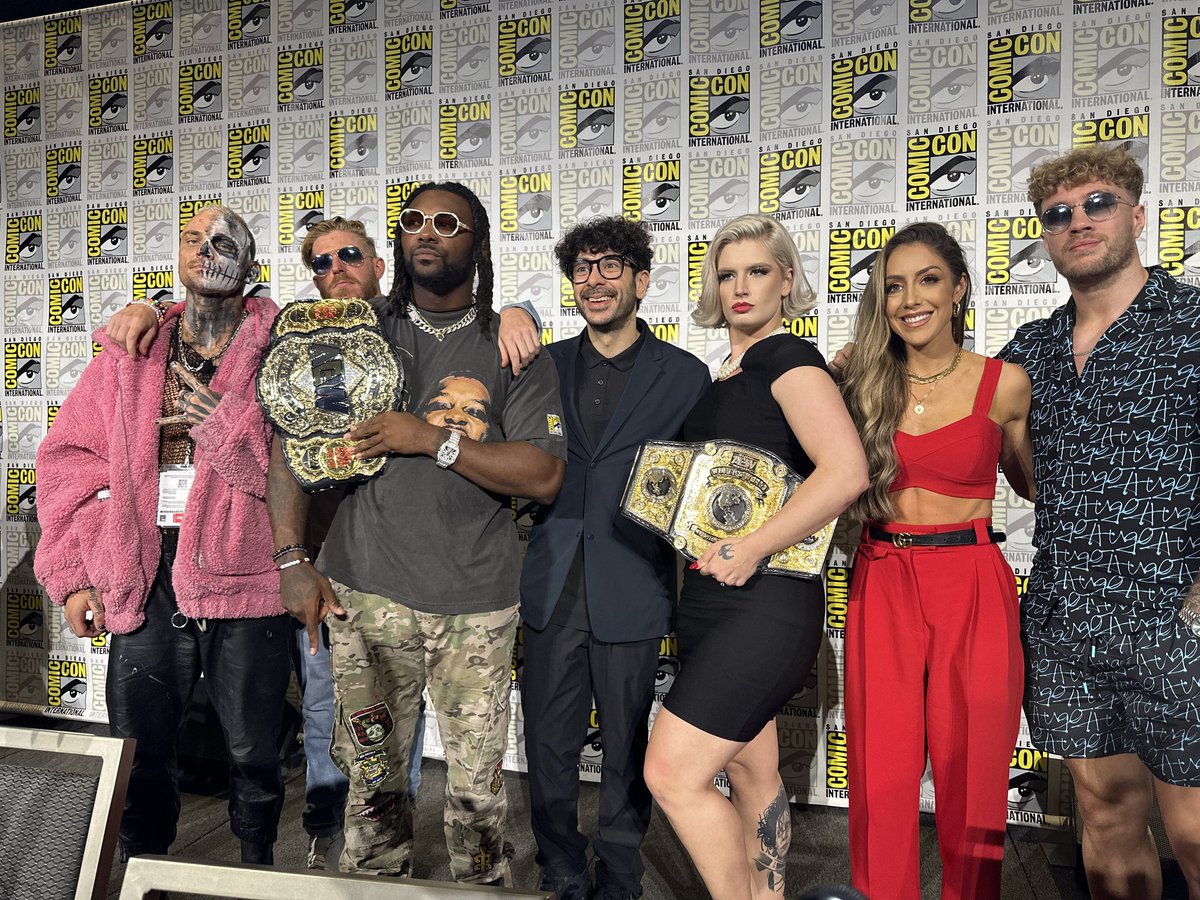 HeightsOfThrill's tweet photo. Comic con was pretty dope. Also, look at our lineup. https://t.co/s1rqv99zEr