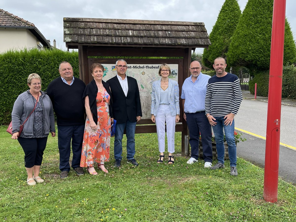 VeroLouwagie's tweet photo. #Orne belle cérémonie ce matin pour officialiser la place de l’école de Saint-Michel-Thubeuf «  Jean Mazeline » un héros résistant qui a œuvré pour notre liberté, «  nos libertés », avec @senateur61  @VanHoorne_2020 
#CircoOrne2 #devoirdememoire #ducoeuretdelaction #avecVL https://t.co/JWAZ2vE7lv