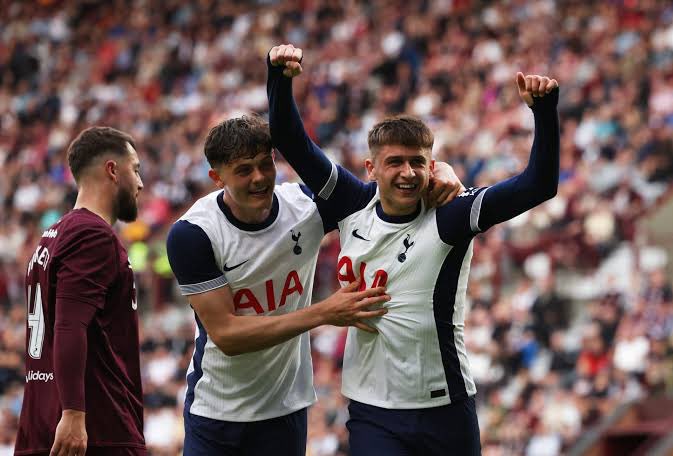 FabrizioRomano's tweet image. ⚪️✨ Ange Postecoglou: “Mikey Moore has been fantastic since we brought him in. He’s earned his spot on the roster at the moment”.

We have to remember that last year he had some injuries and he’s only 16, but yeah… super exciting. We’ll go step by step now”, told @AlasdairGold.