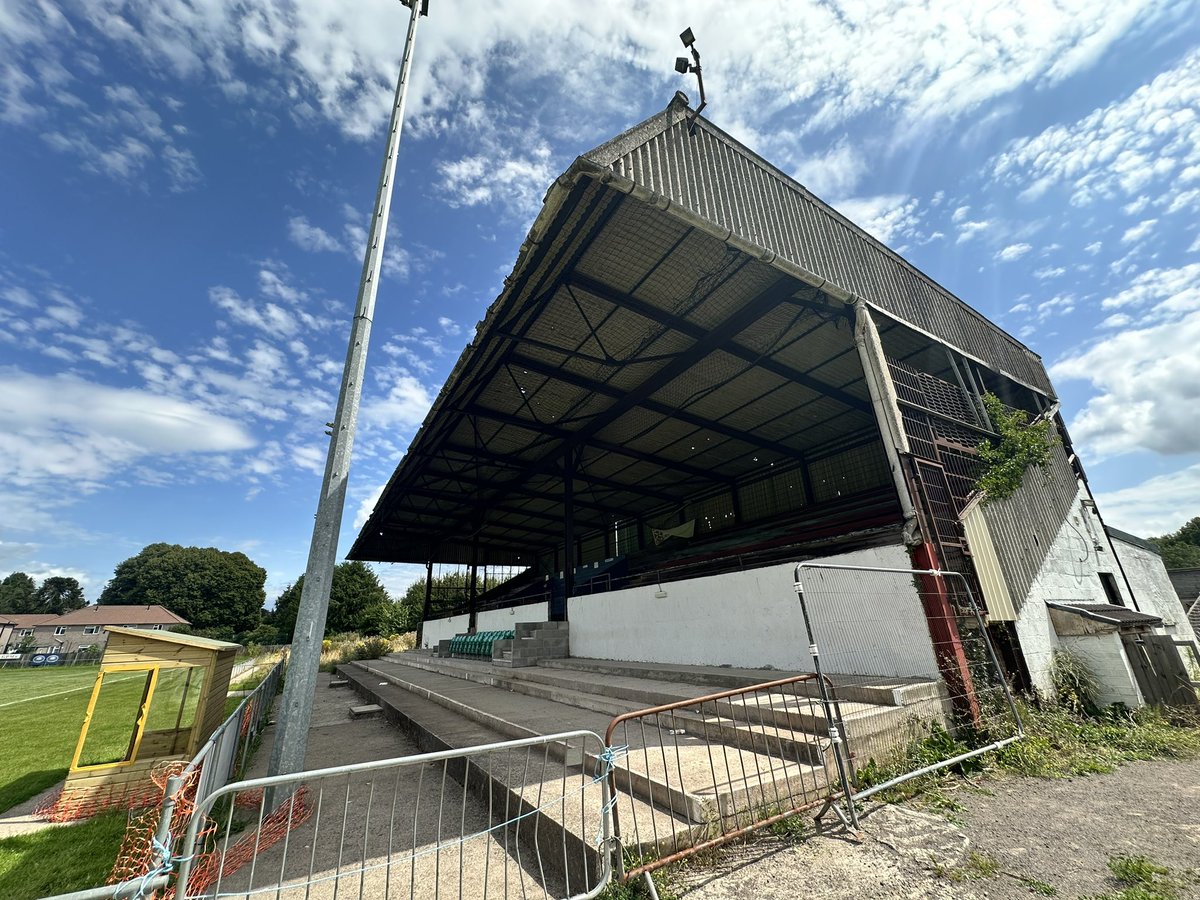 MagyarSteve's tweet photo. It’s Welsh Cup action this afternoon as I made the trip to the imposing Pen-Y-Pound stadium for @AbergavennyTFC v @Treherbert_Snrs #groundhopping https://t.co/K0WsTgGWQ6