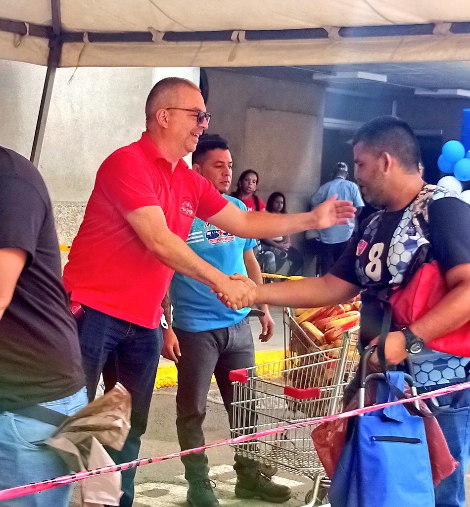 🛒💪|| Más que un combo, un compromiso con el bienestar de nuestra Clase Obrera, por eso cada mes trabajamos para  garantizar la entrega oportuna de los combos de alimentos, cumpliendo con lo establecido en nuestra XII Convención Colectiva Vigente, Cláusula 18 "Abasto Obrero" ✅