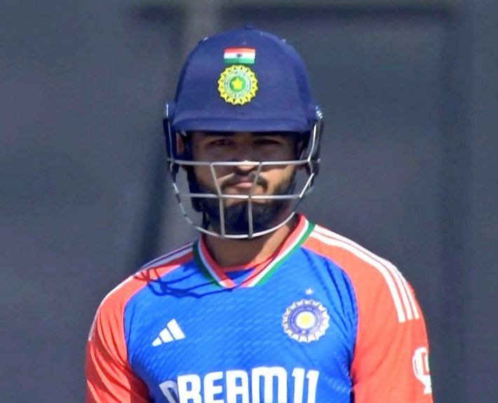 SPORTYVISHAL's tweet photo. Sanju Samson didn't get a place in the playing XI but Riyan Parag got it. Hmm https://t.co/dEUvd5WpX9