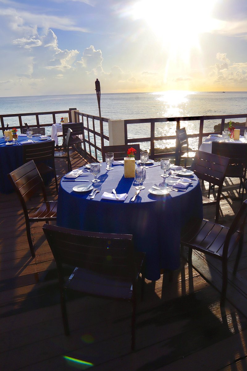 Although all shapes are beautiful, we believe in the magic of round tables for fostering connection and harmony at dinner gatherings. 

Let the conversations flow and the laughter fill the air! 🍽️✨ #roundtablemagic 
For inquiries or bookings, contact us at info@grandoldhpuse.com