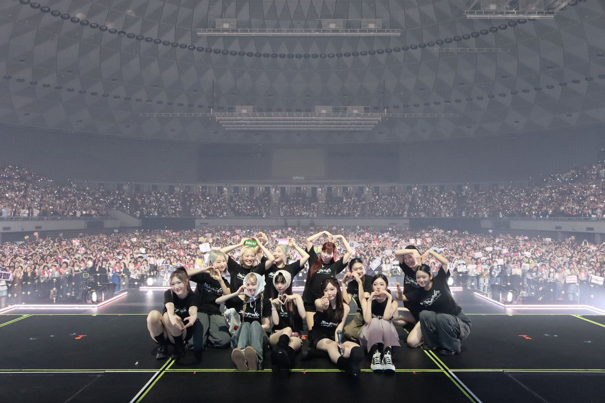 aespaJPofficial's tweet photo. 2024 aespa LIVE TOUR - SYNK : PARALLEL LINE - in JAPAN OSAKA DAY 1⭐️💙🌙🦋
おおさか〜！パン！🔫

#aespa #æspa #에스파
#SYNK_PARALLELLINE #aespaLIVETOUR2024 
#aespaLIVETOUR2024_SYNK_PARALLELLINE_in_JAPAN https://t.co/7LVypxfK8F