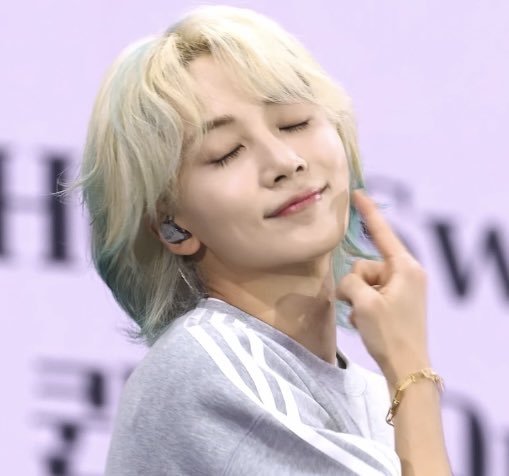xueishaoo's tweet photo. tap, tap, tap, tap, tapping on me ~ https://t.co/Fa1Il3ezR0
