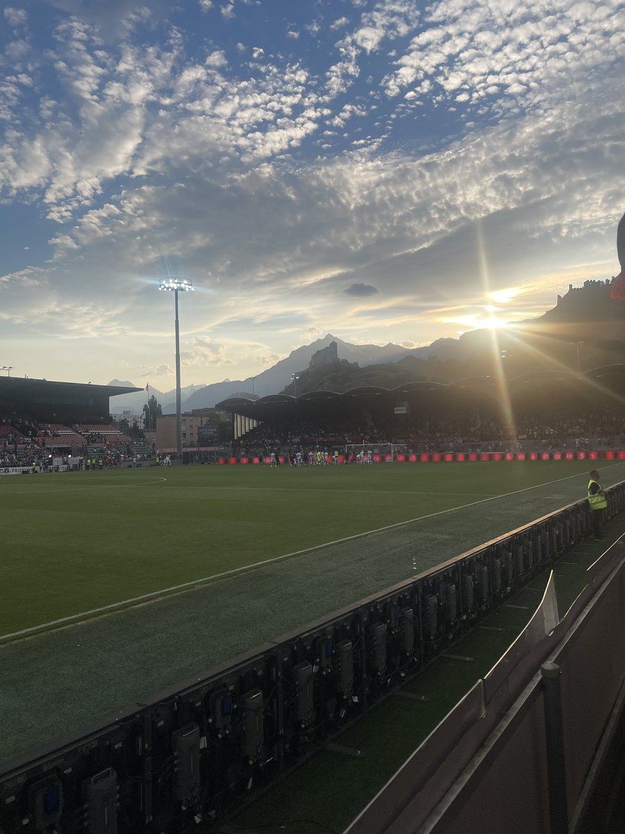 SwisschesterUtd's tweet photo. Little stadium with a view 🥰 😻 

@FCSion 

#Stadium #FCSION #SIONLAUSANNE #fcsls #SuperLeague https://t.co/tiOsAMLj0u