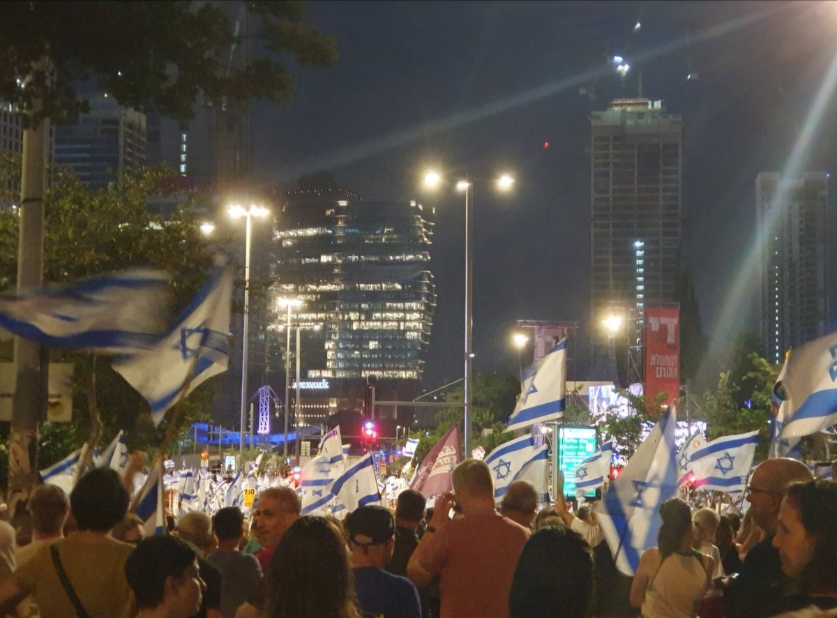 #TelAviv right now:  Thousands of Israelis are back on the streets tonight calling for an immediate hostage release-ceasefire deal and the ousting of Netanyahu (who's vacationing with his family in Florida).