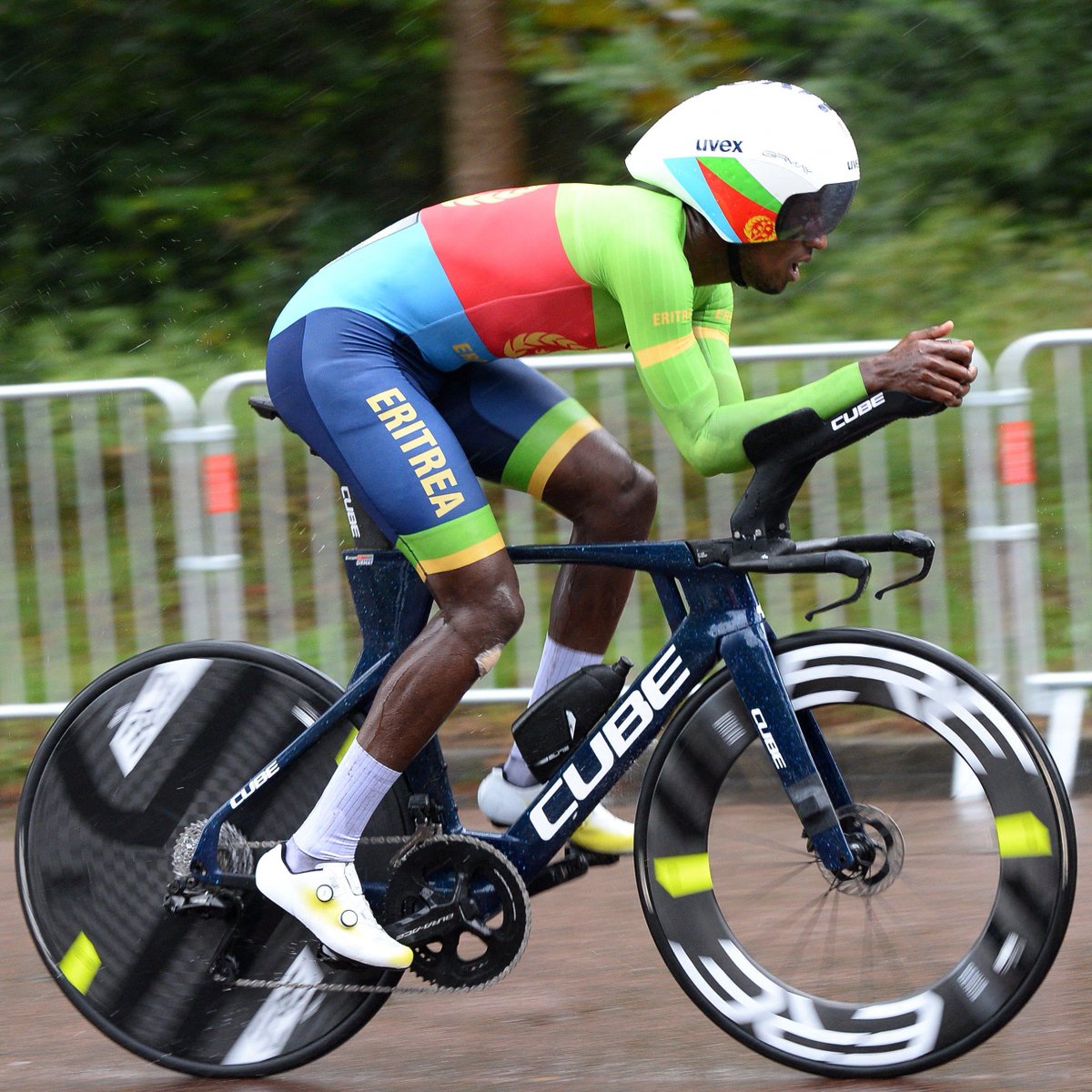 🇪🇷 Biniam Girmay with his beautiful Eritrea jersey by Verge Sport for the Olympic Games 🤩 #Paris2024