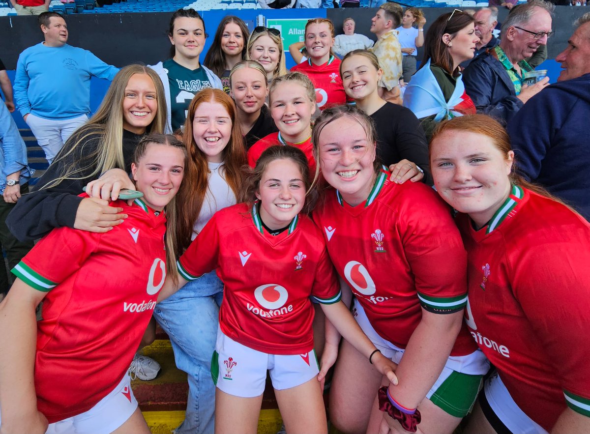 Ryan Hill (@dadddypig) on Twitter photo Thank you to <a href="/SiwanLillicrap/">Siwan Lillicrap</a> and <a href="/elsnowsill/">Elinor Snowsill</a> and all the backroom staff team for a fabulous experience in camp and a huge win v USA. What a great pic having all the <a href="/NelsonBelles/">Nelson RFC Belles 🦄</a> there to support the girls Thank you to <a href="/SiwanLillicrap/">Siwan Lillicrap</a> and <a href="/elsnowsill/">Elinor Snowsill</a> and all the backroom staff team for a fabulous experience in camp and a huge win v USA. What a great pic having all the <a href="/NelsonBelles/">Nelson RFC Belles 🦄</a> there to support the girls