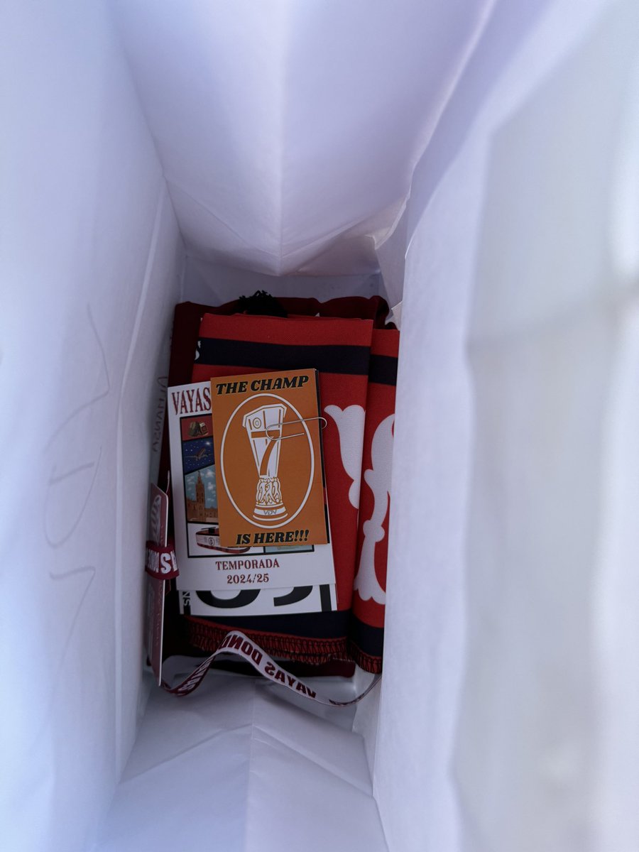 VDVSFC's tweet photo. 26-7-24 / Sevilla - Al-Ittihad
XIII Trofeo Antonio Puerta.
Comenzamos con la entrega de los packs de socio de la #VAYASDONDEVAYAS. https://t.co/IP4WyslUSO