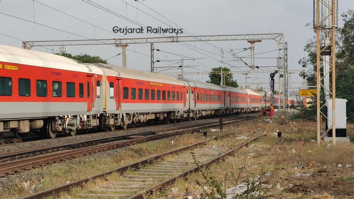 20983/84 भुज दिल्ली सराय रोहिल्ला सुपरफास्ट एक्सप्रेस 2 अगस्त के पहले सफर में ही एलएचबी की साथ संचालित होगी