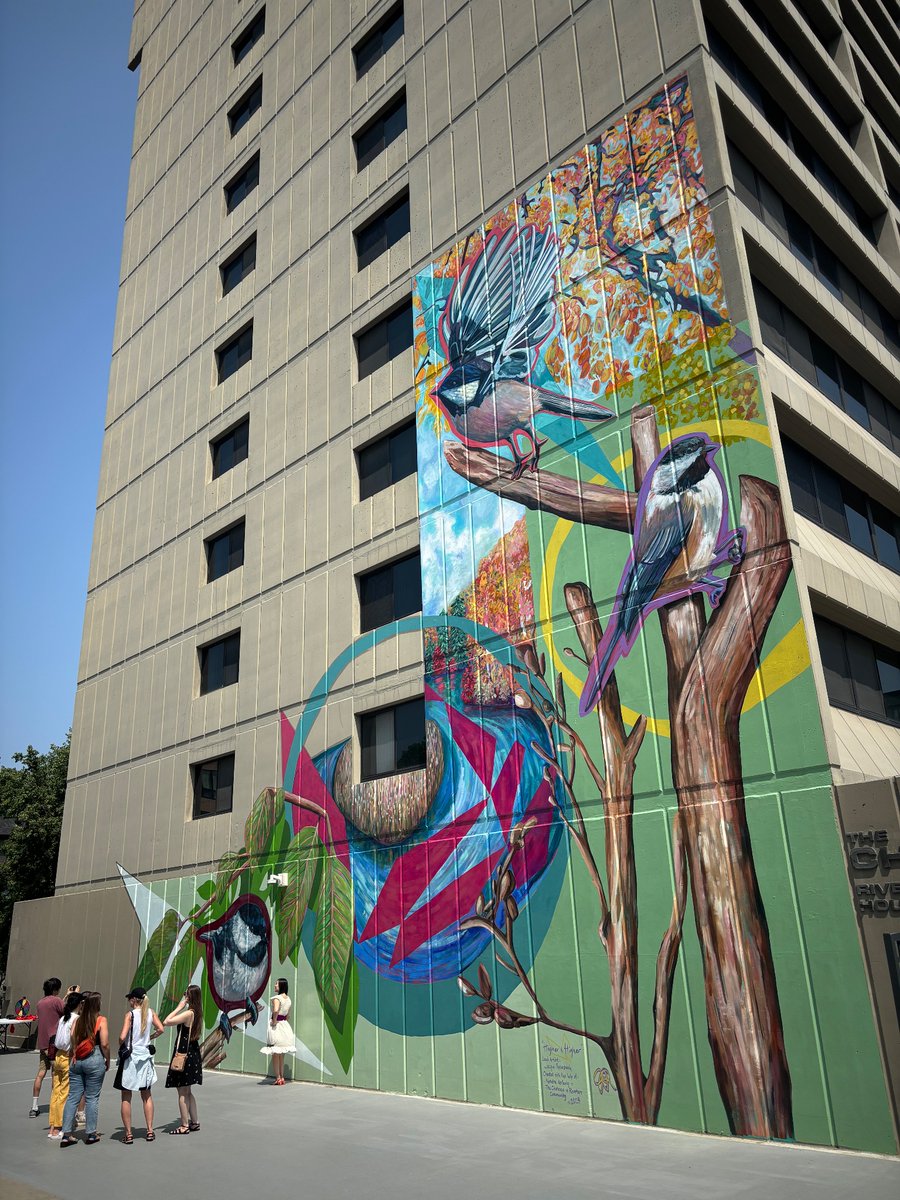 Unveiling ceremony today for “Higher and Higher”, a 5-story mural on the brutalist Chateau student housing co-op in Dinkytown. 

Thanks to everyone here who took last year’s survey!

👩‍🎨: Jacqui Rosenbush