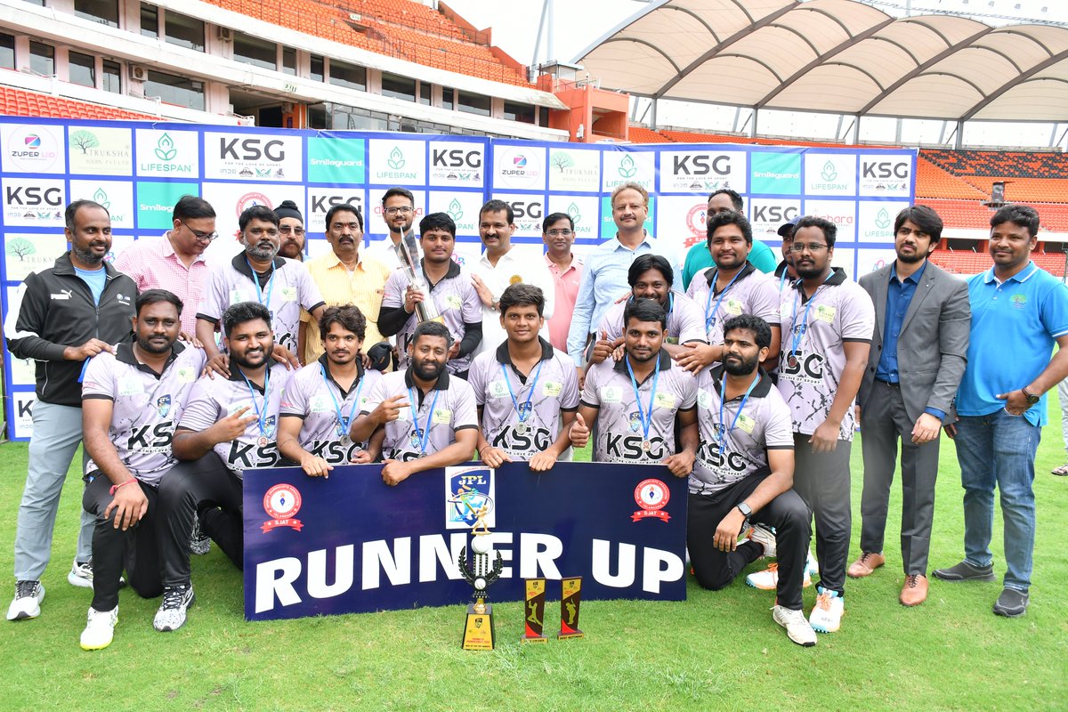 sjatelangana's tweet photo. NTV becomes runner-up of the KSG Journalist Premier League (#JPL) inaugural edition organised by Sports Journalists Association Telangana (SJAT). HCA President Shri Jagan Mohan Rao Arishnapally and Lifespan Sports Head Shri Bharani presented the trophy to the runner-up team. https://t.co/eABW3FlAAE