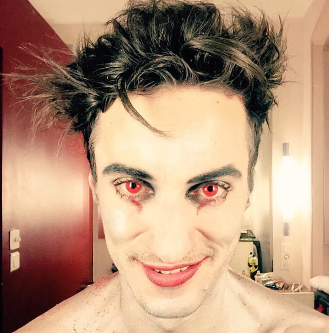 Oli London tweet media