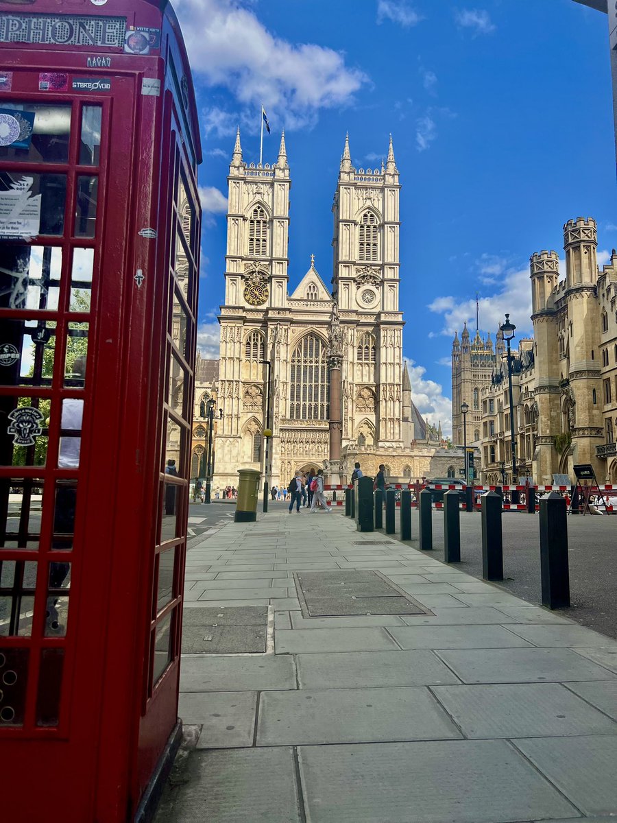 THultzapple's tweet image. London is calling! Cheers. Pubs visited 5. Many more to go!