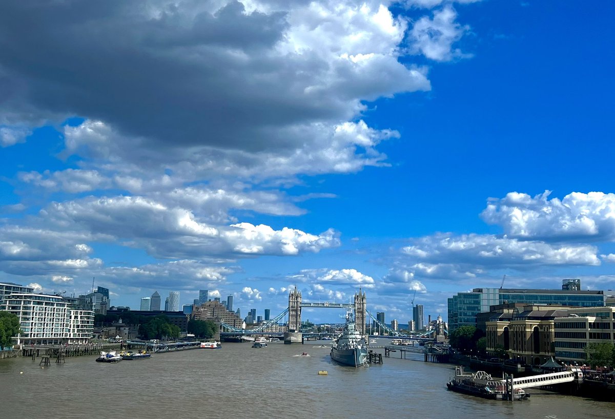 THultzapple's tweet image. London is calling! Cheers. Pubs visited 5. Many more to go!