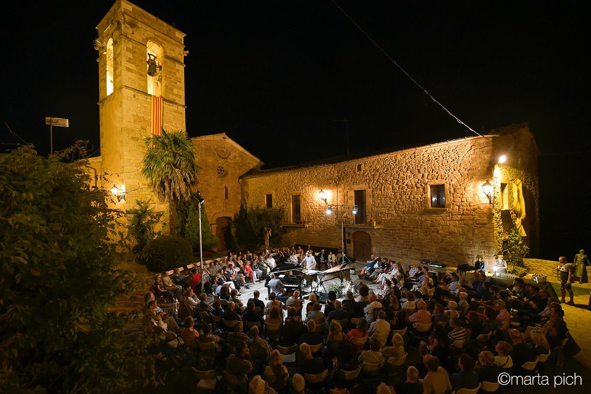 Avui fa 5 anys d’aquest magnífic concert a Rajadell, quina meravella.
Allà vaig conèixer al mestre Carles Cases i a <a href="/marta_pich/">Marta Pich</a> , i fins avui s’ha forjat una amistat meravellosa que va més enllà de la música.
Gràcies sempre per confiar en mi !! 🎹🥰

regio7.cat/cultures/2019/…