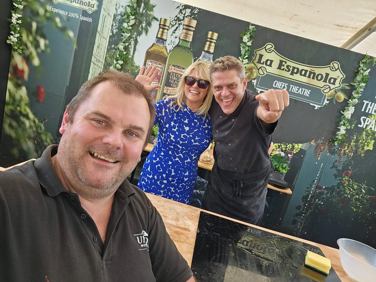 Today I’ve learnt to make fresh pasta - listen to the pop ! Put a dip in your burgers and can now make the best cheese sauce ever ! Thank you @benharrischef for top tips @uniquewoodcraftltd for fab stage and @thelocalfoodfest.
#foodfestival #compere #presenter #foodie #toptips