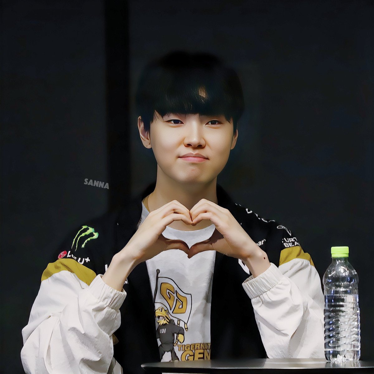 SANNA0421's tweet photo. 🐱🫶
#Chovy https://t.co/7keOVRX3cG
