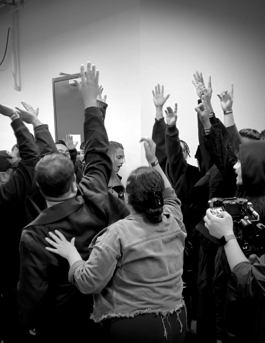 titaluhaaa's tweet image. i am so, so proud of you and the amazing community you’ve built around you. keep soaring, our rocksta! keep on keeping on. @felipsuperior 🖤✨