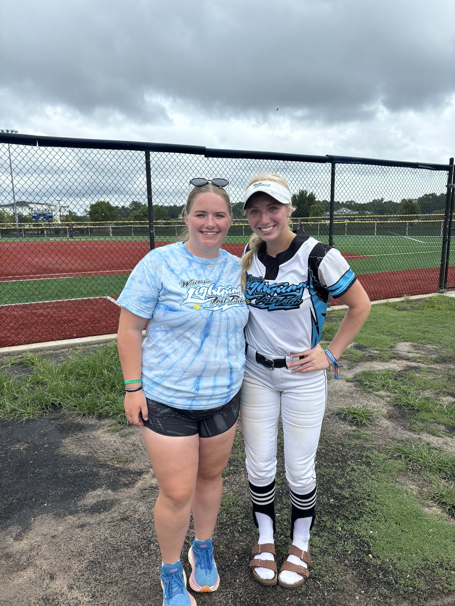 So blessed to have ended this season with these girls. We’ve had a great season and have came together in the best way possible. I will miss you all🩷 @Wi_18uRegnier